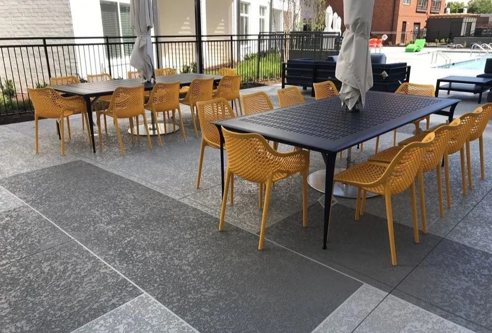 Commercial outdoor seating